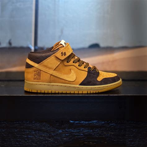 Nike dunk mid lewis marnell